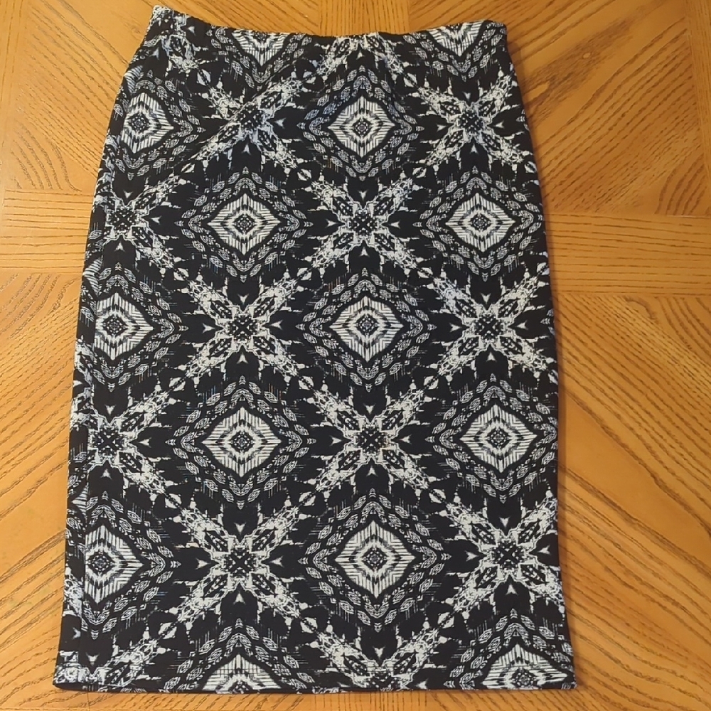 Elegant Black and White Patterned Skirt